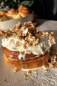 Cinnamon Cheesecake Crumble Rolls